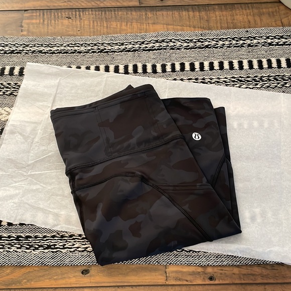 LULULEMON BIKE SHORTS - Picture 8 of 8